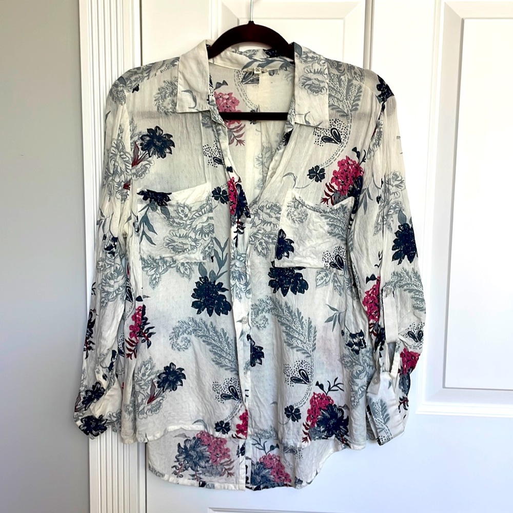 Beautiful En Crème spring button down, size medium
